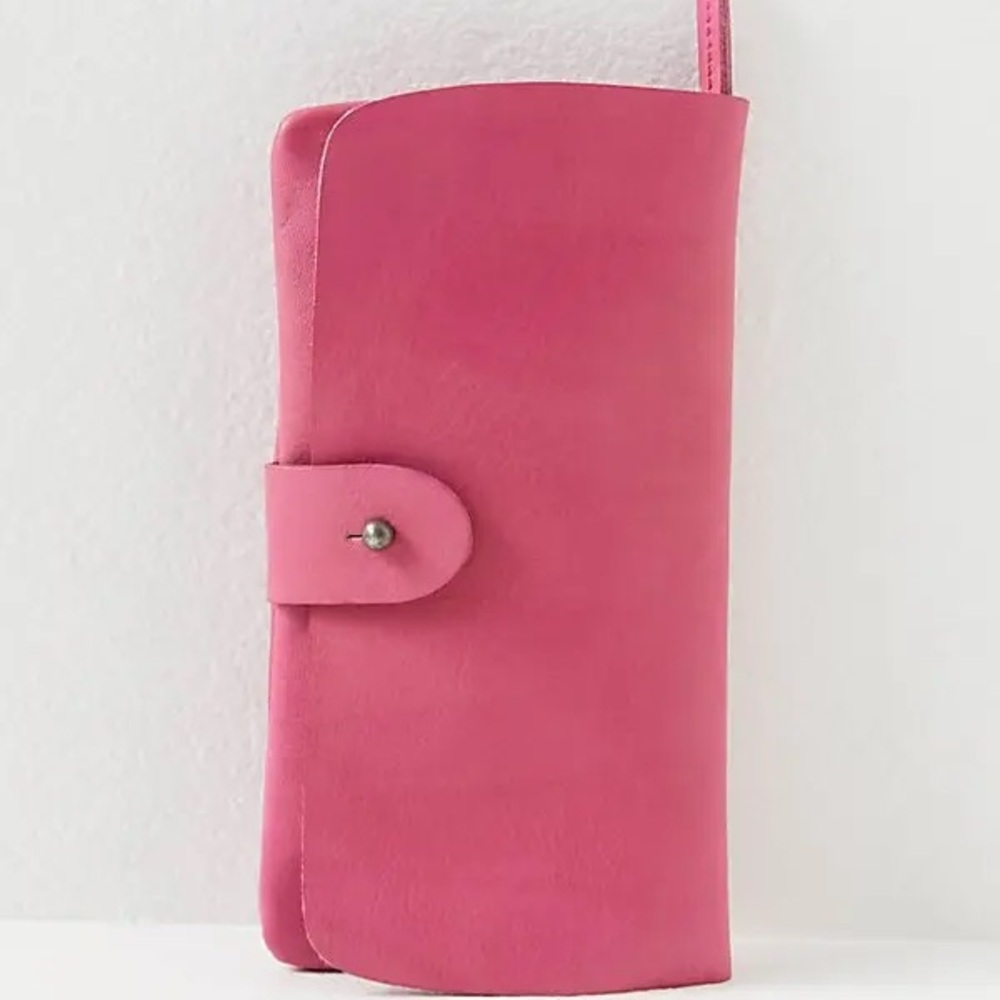 Gorgeous Free People Pulito wallet❤️ - Picture 4 of 7